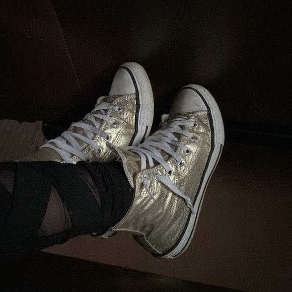 Meet your Posher, ✨Chloe✨ - Picture 2 of 3